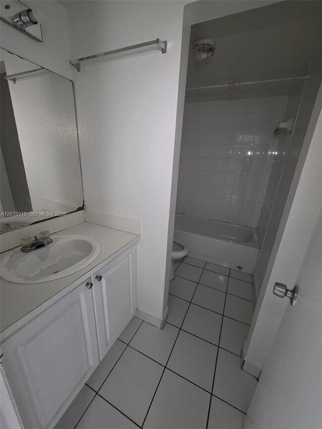 Building Photo - 5100 SW 41st St