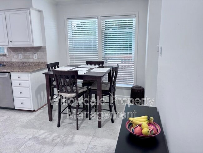 Building Photo - 305 Silvercliff Trail