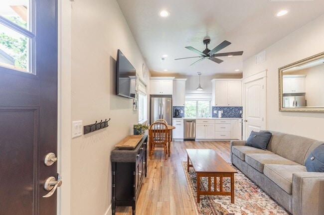 Building Photo - Charming Fully Furnished 1 Bedroom, 1 Bath...