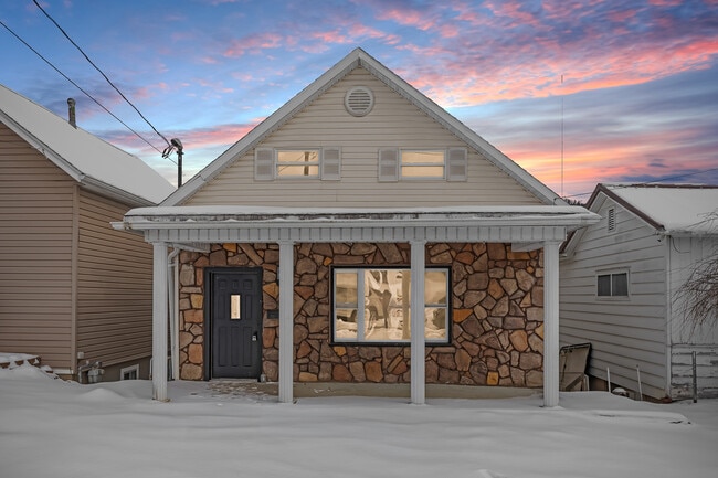 Building Photo - 2112 Gould Ave