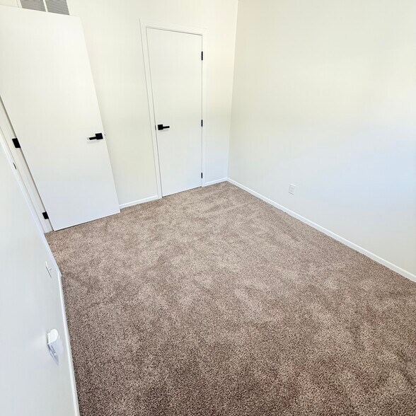 Building Photo - 235 Hamilton Ave