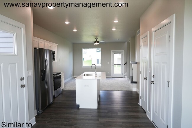 Building Photo - Modern 3-Bedroom, 2.5-Bath Home in Prime N...