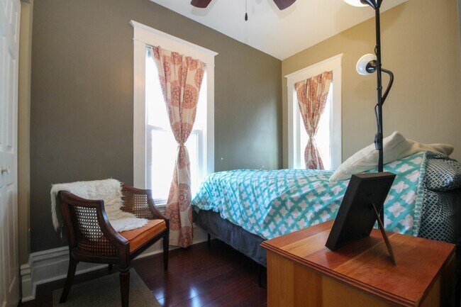 Building Photo - 1315 5th St NE