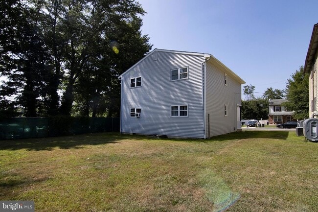 Building Photo - 106 Haines Ave