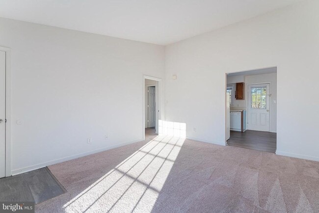 Building Photo - 2118 Kaiser Dr