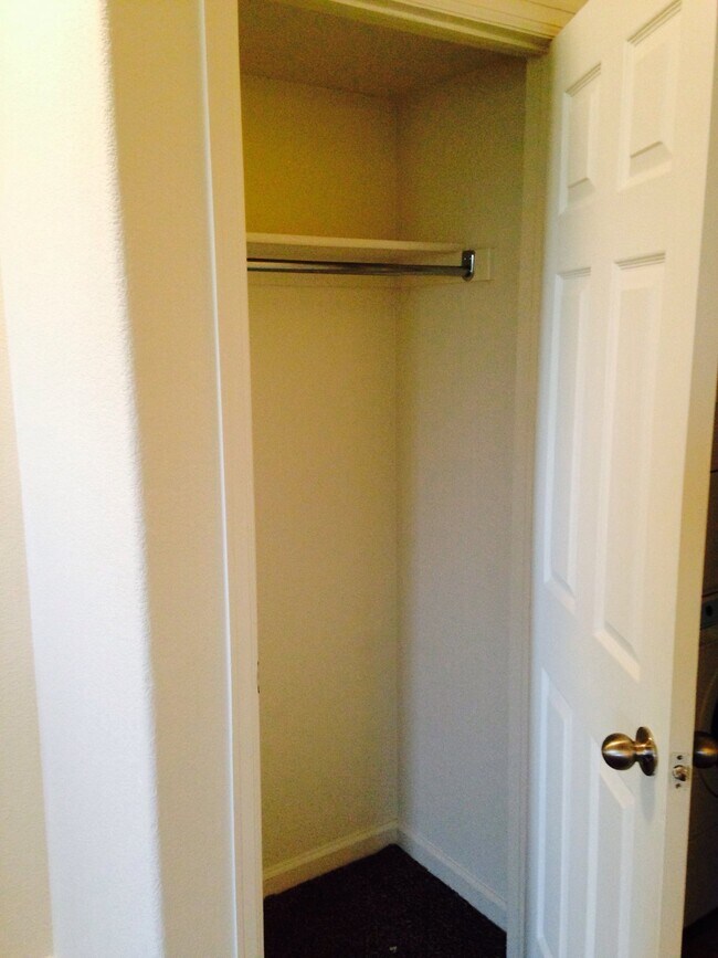 Building Photo - "Spacious 2-Bed, 2-Bath Condo Gem with Garage in Vibrant Denver Locale!"