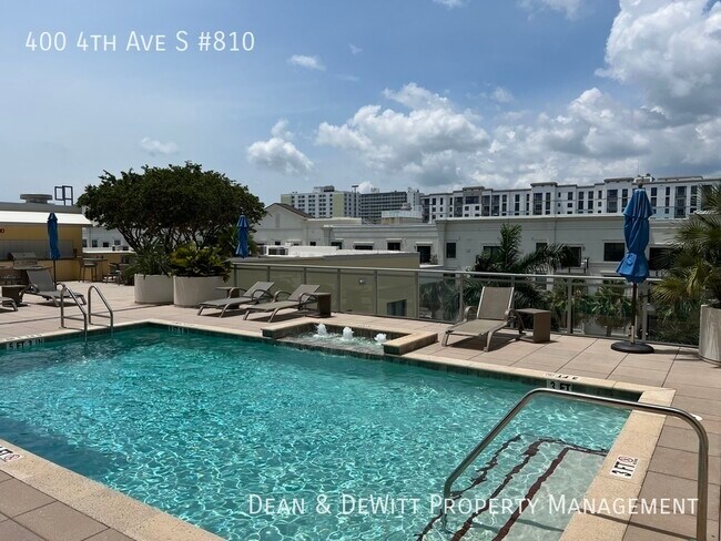 Building Photo - 400 4th Ave S