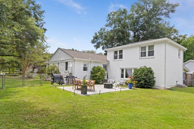 Building Photo - 1126 Pleasant Pines St