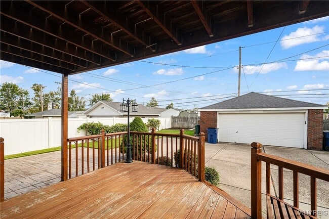 Building Photo - 165 Carmen Rd