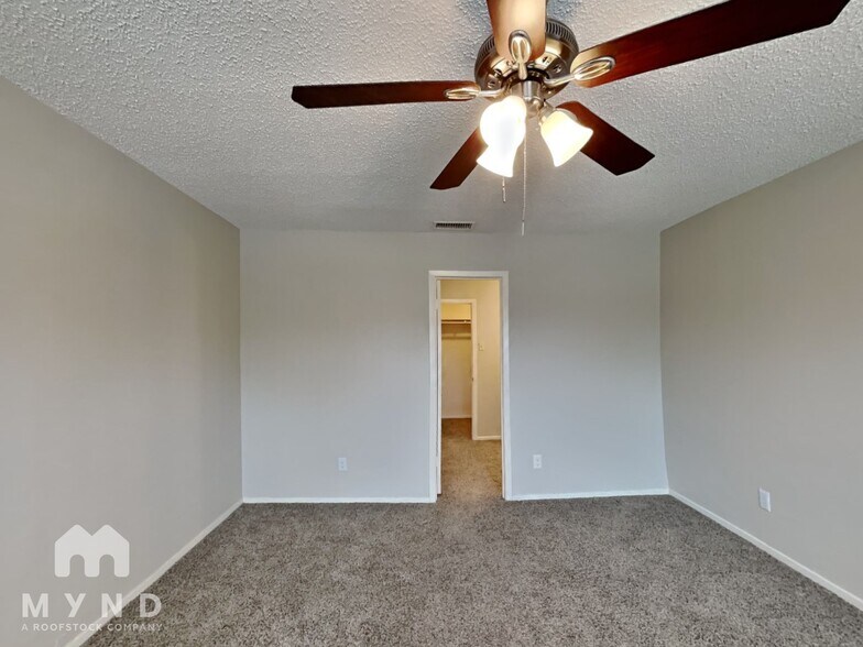Building Photo - 9723 Summerwood Cir