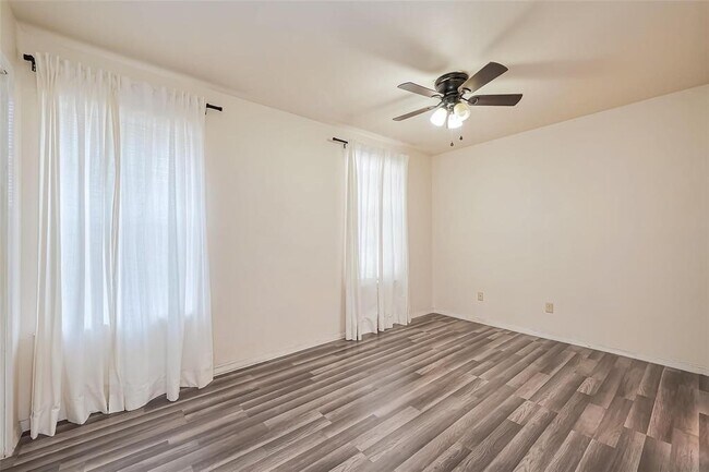 Building Photo - 2030 Plantation Dr