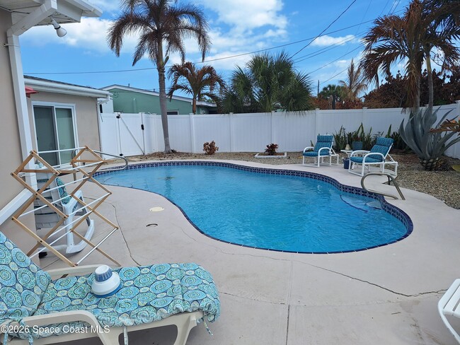 Building Photo - 279 Ellwood Ave