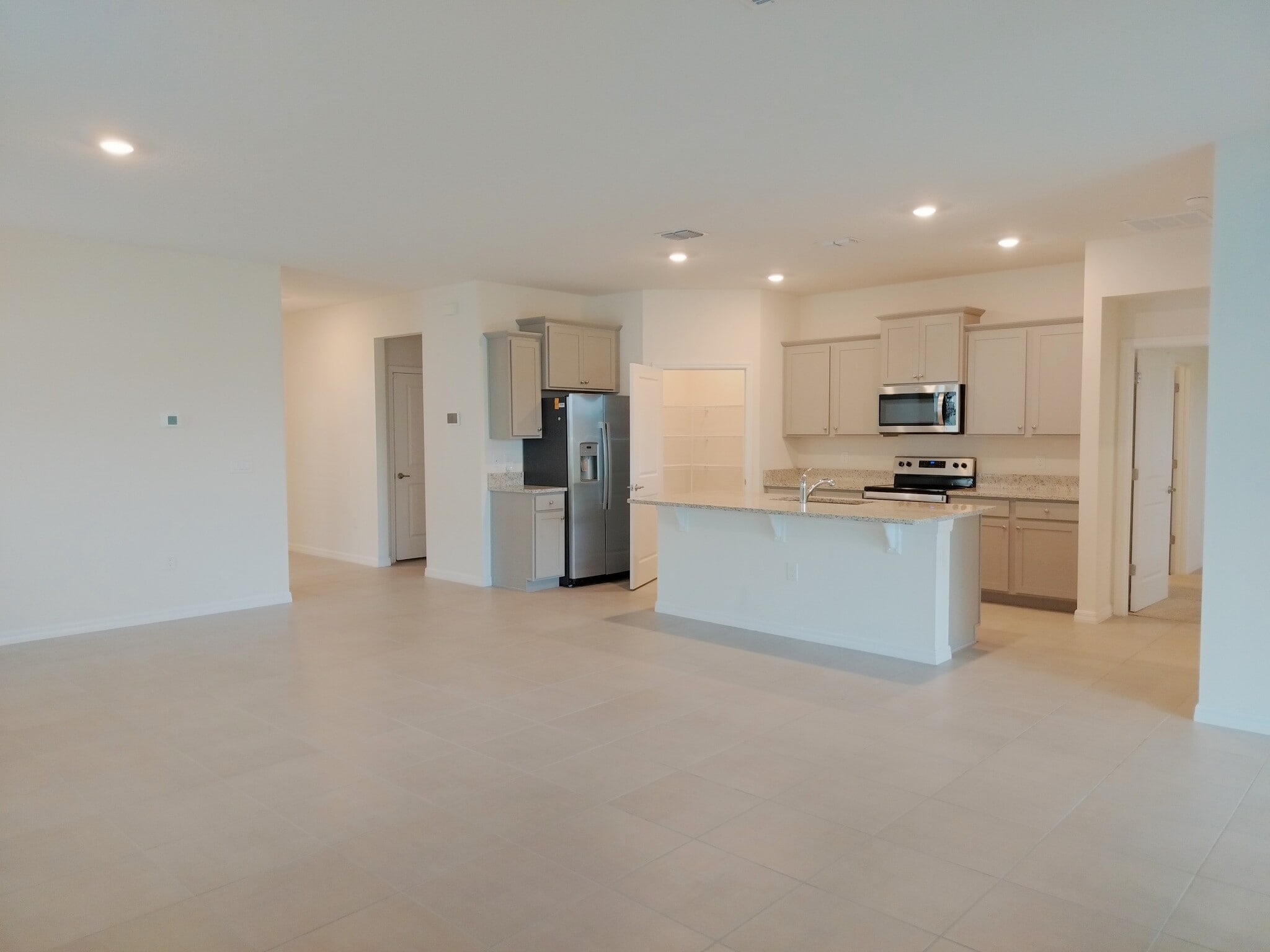 Building Photo - 5240 Sunshine Dr