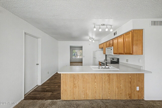 Building Photo - 932 W Libra Dr