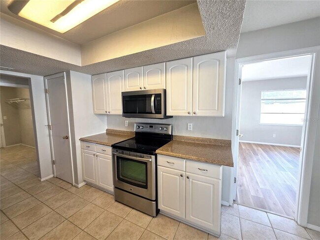 Building Photo - 1770 Elm Dr