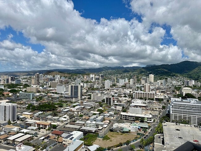 Building Photo - 1388 Kapiolani Blvd