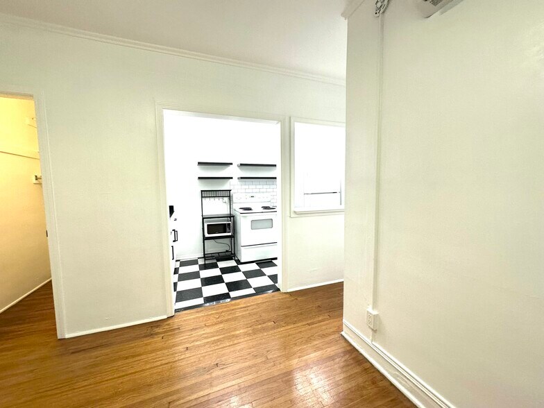 Building Photo - 1108 S Detroit Ave Michael