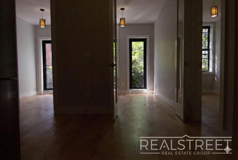 Building Photo - Putnam Avenue