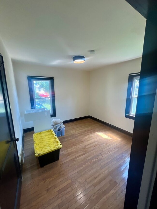 Building Photo - 306 N 71st St