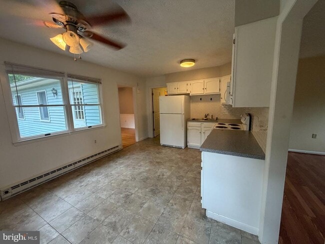 Building Photo - 23 Montague Cir