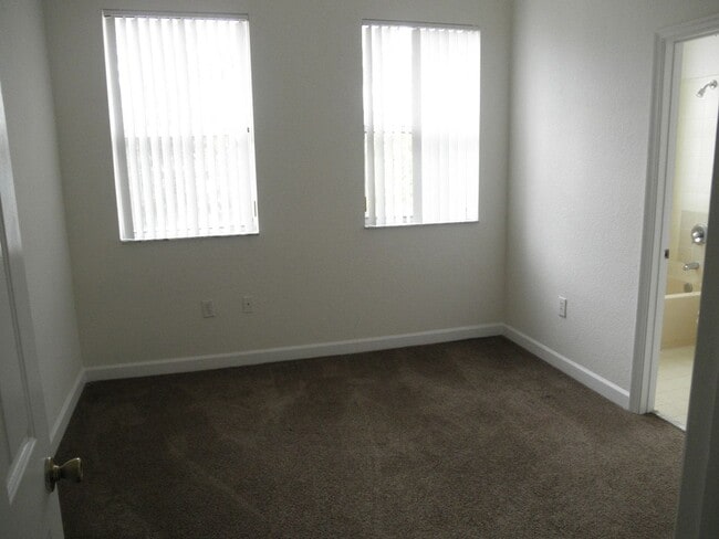 Building Photo - Shoma Townhomes