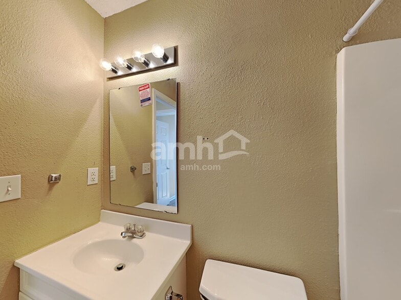 Building Photo - 1428 Blue Brook Way