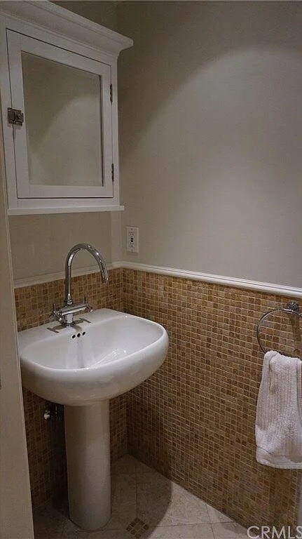 Building Photo - 126 E Arthur Ave