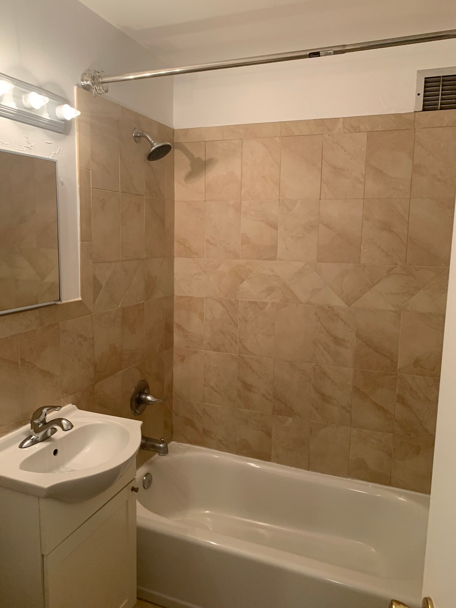 Ceramic Bathrom - 1111 Arlington
