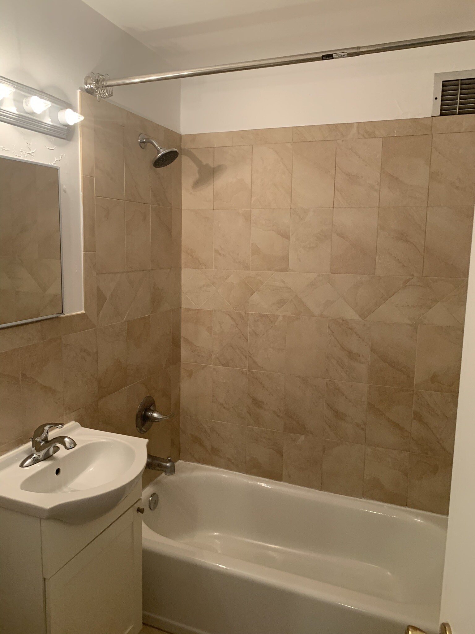 Ceramic Bathrom - 1111 Arlington Blvd