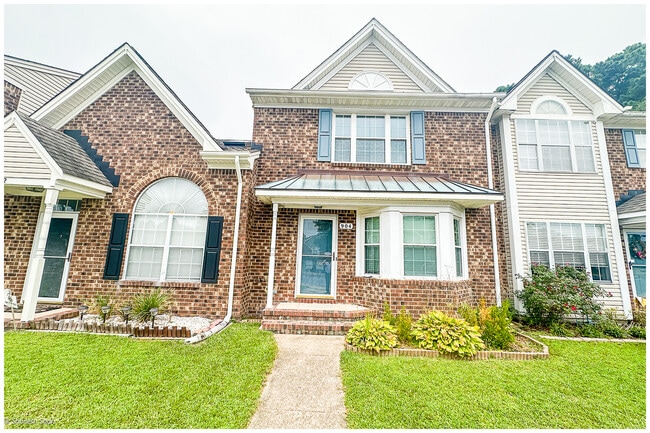 Primary Photo - 904 S Lake Cir