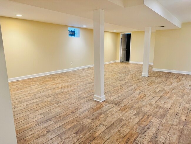 Building Photo - 4531 S Lawler Ave