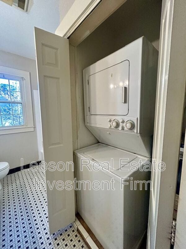 Building Photo - 440 Forest Ave