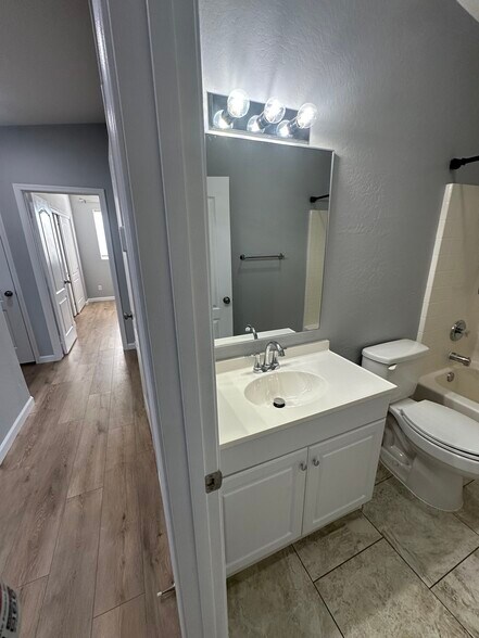 Building Photo - 17610 N 17th Pl