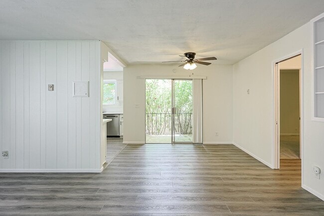 Building Photo - 4800 Williamsburg Ln