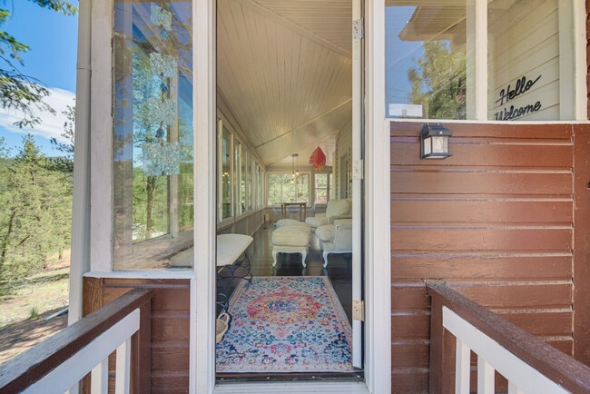 Building Photo - 28548 Park Ave