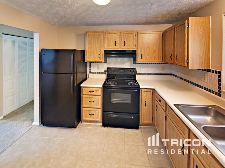 Building Photo - 6151 Raintree Bend
