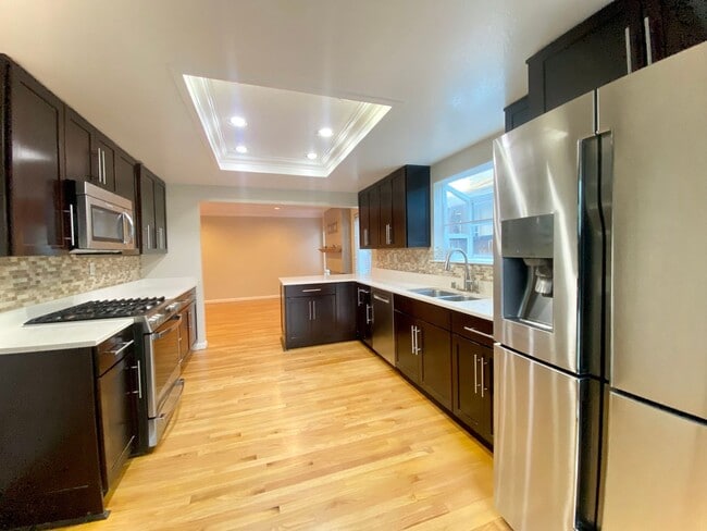 Building Photo - Gorgeous 4-bedroom Home Located in Cameron Hills Neighborhood of Fremont!