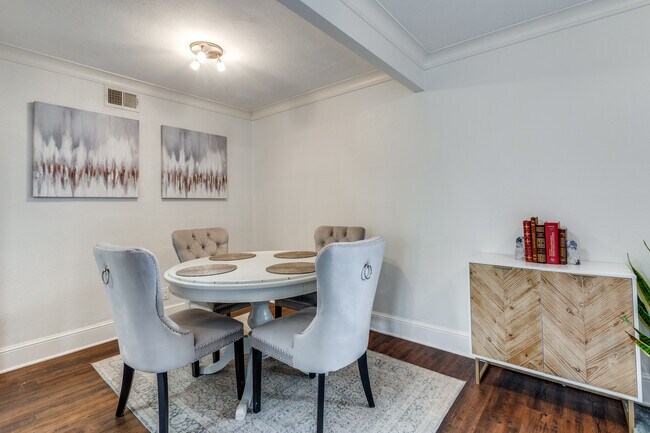 Building Photo - 5916 Sandhurst Ln