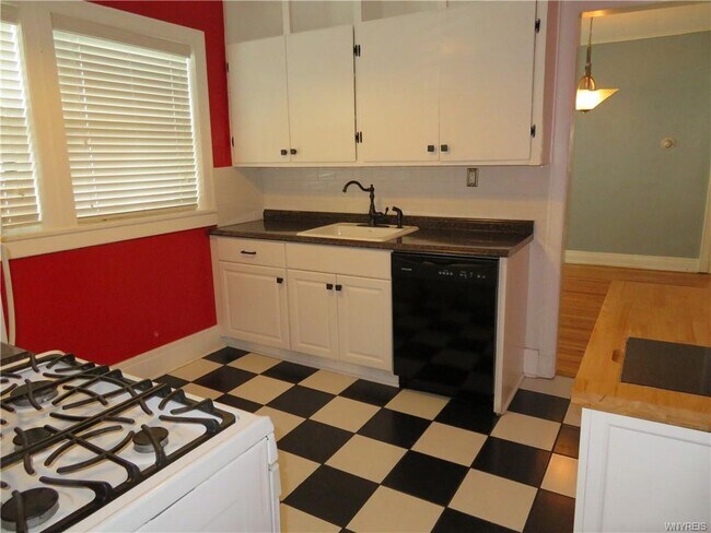 Building Photo - 125 Elmwood Ave