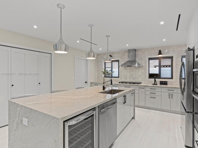 Building Photo - 511 SE 14th St