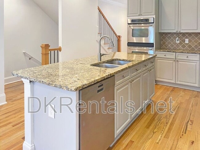 Building Photo - 2838 Crescent Park Ln