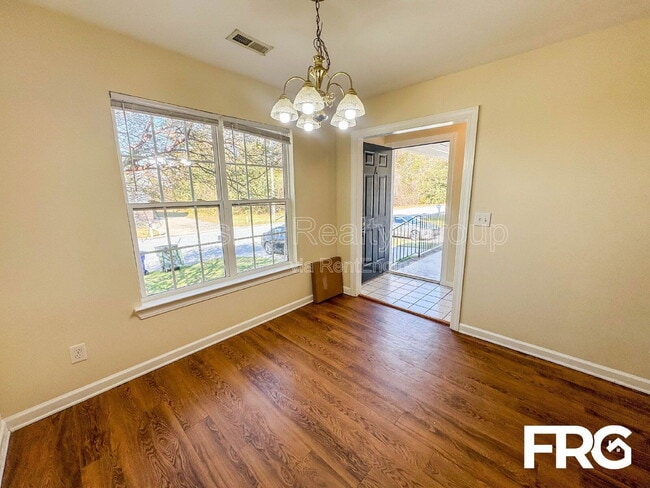 Building Photo - 5160 Deveron St