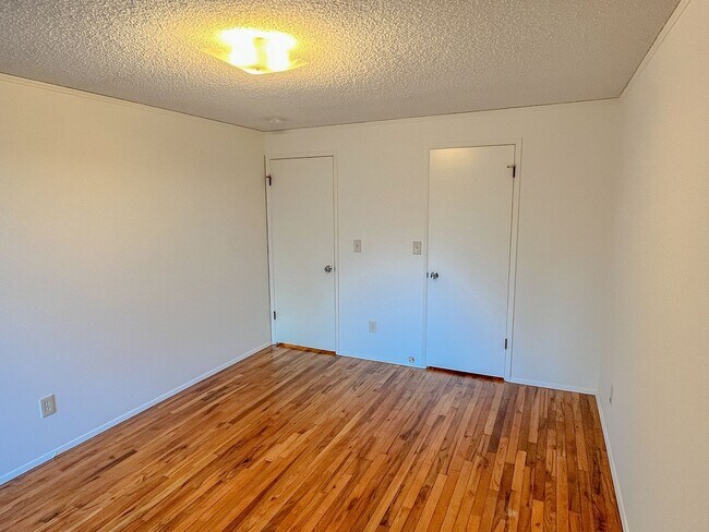 Building Photo - Charming 3bd/2bth Rambler in Tam o'Shanter in Redmond $3,795/mo