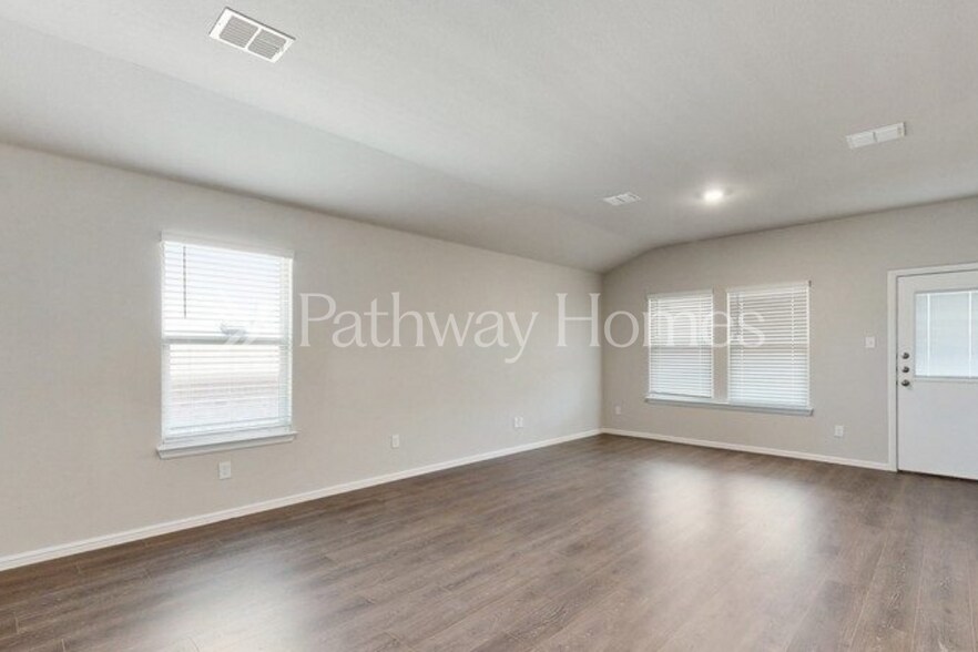 Building Photo - 1621 Gatesville Ct