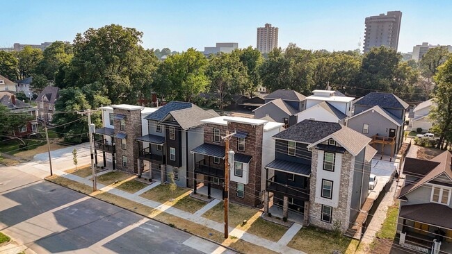 Building Photo - 307 S Florence Ave