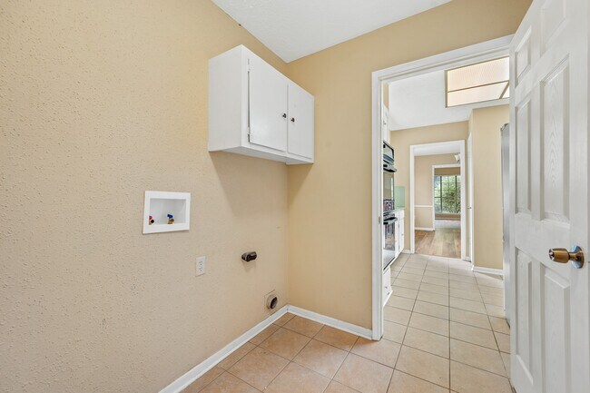 Building Photo - 9302 Claridge Dr