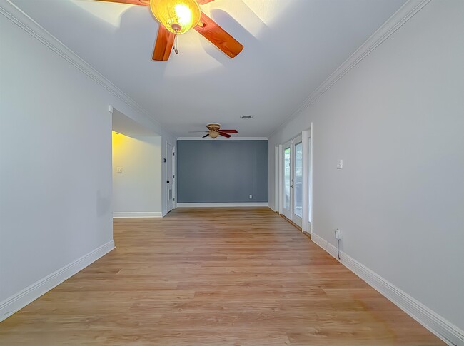 Building Photo - 810 Devon Dr