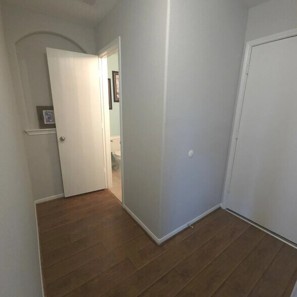 Building Photo - 9403 Sunflower Ridge Ln