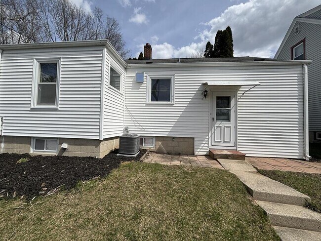 Building Photo - W63N399 Hillcrest Ave