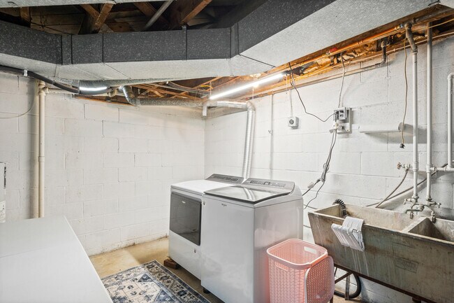 Building Photo - 1105 Barnes St